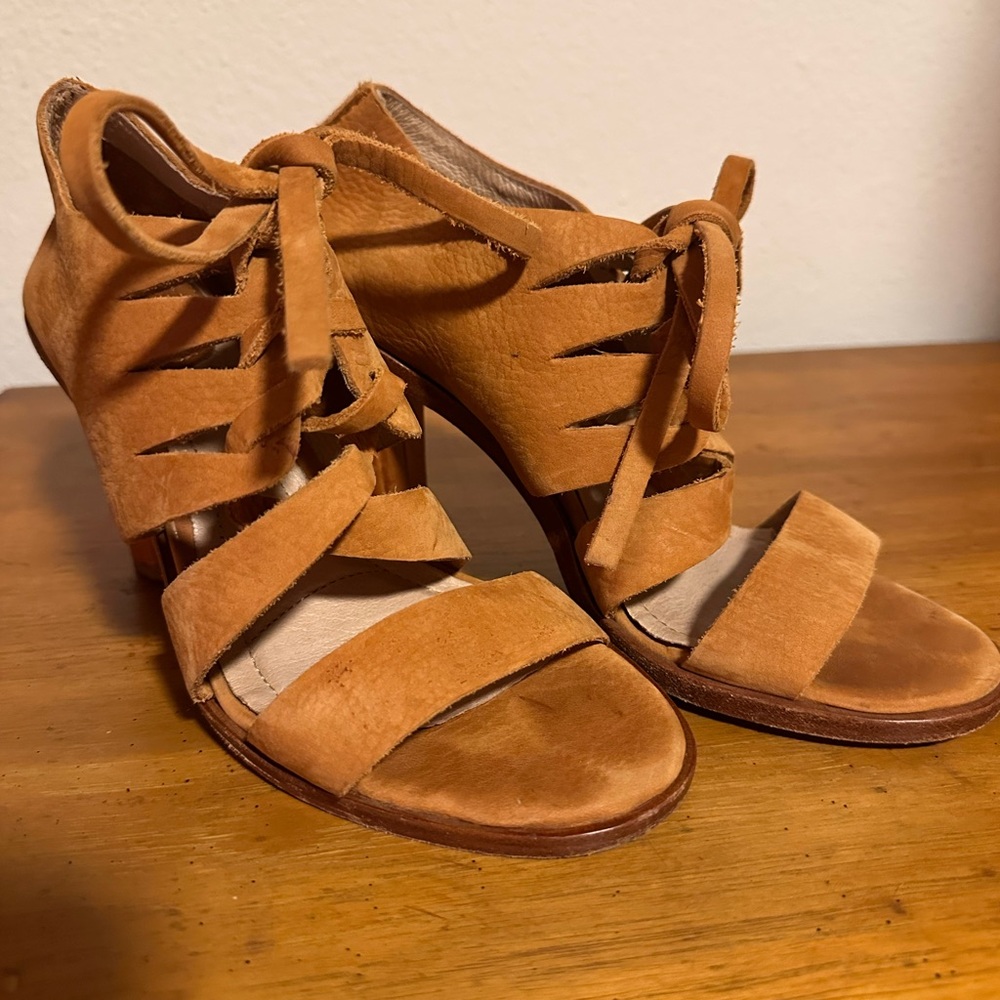FRYE AND CO. Women's Brown Strappy Heels